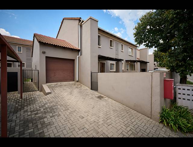 3 BEDROOM TOWNHOUSE FOR SALE IN HALFWAY GARDENS